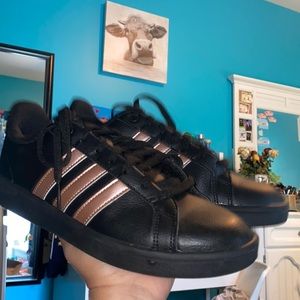 Black Adidas Cloudfoam